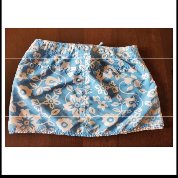 Reversible Board/swim skirt. Front pockets,velcro and shoelace closure. - Picture 2 of 16